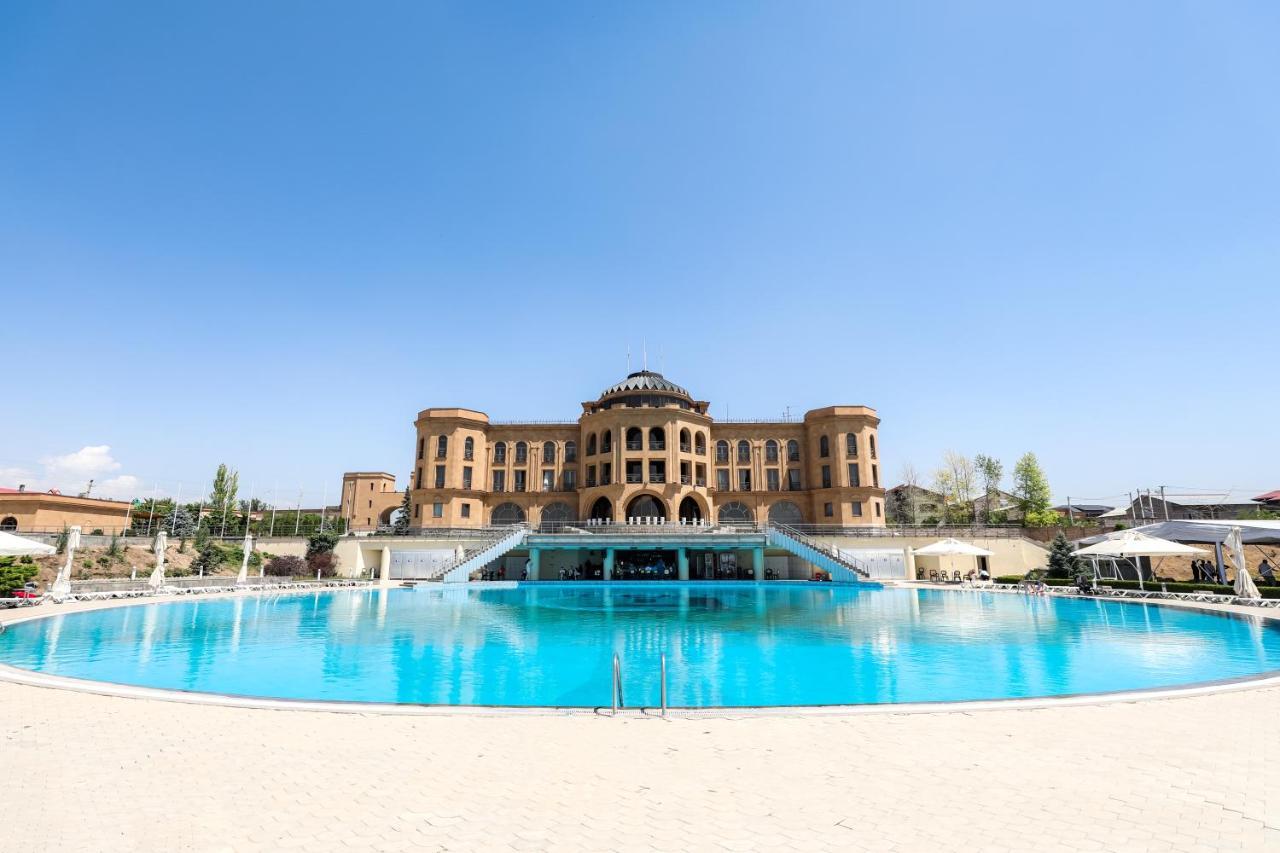 Latar Hotel Erevan Exterior foto